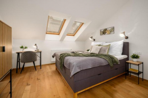 Two-bedroom apartment with workspace and Netflix in Nusle by Prague Days